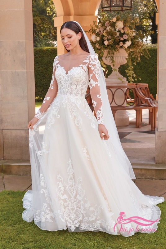 Wedding dress Tulle, Lace appliquées, Victoria